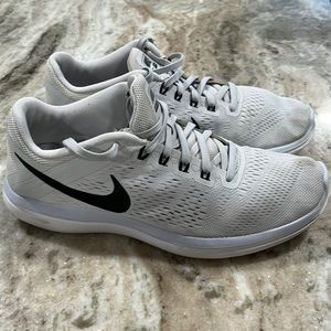 White Nike flex2016 Run sneakers